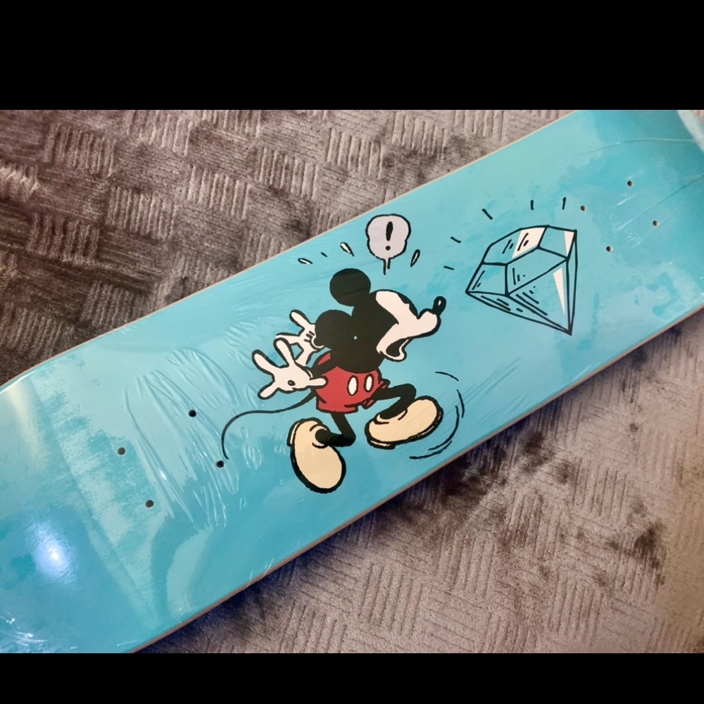 DIAMOND X CO DISNEY MICKEY MOUSE LMTED SKATEBOARD - Picture 2 of 6